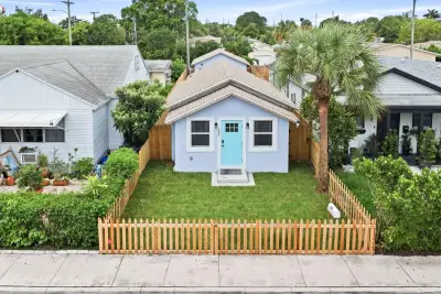 227 S E St, Lake Worth Beach: photo 1 of 36