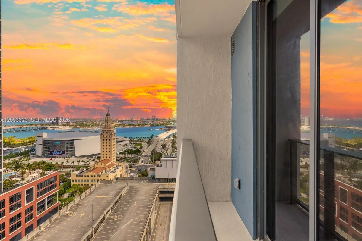 121 NE 5th St #2409, Miami: photo 1 of 23