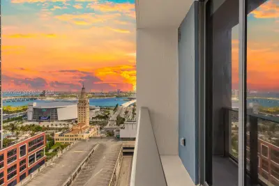 121 NE 5th St #2409, Miami: photo 1 of 23
