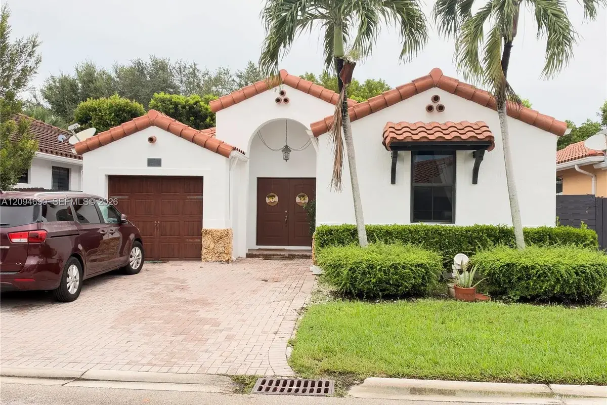 9947 NW 10th Ter, Miami: photo 1 of 32