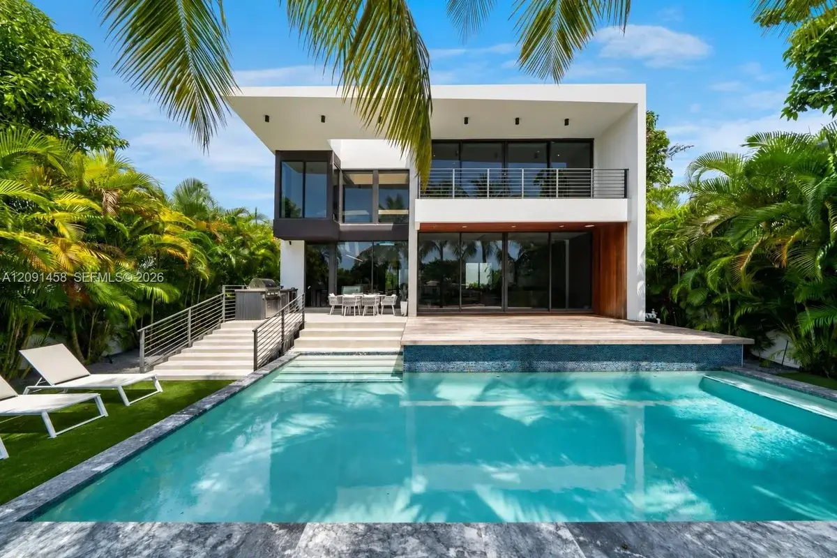 770 S Shore Dr, Miami Beach: photo 1 of 30