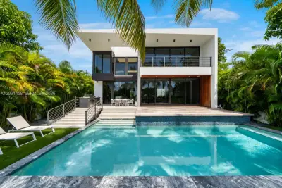 770 S Shore Dr, Miami Beach: photo 1 of 30