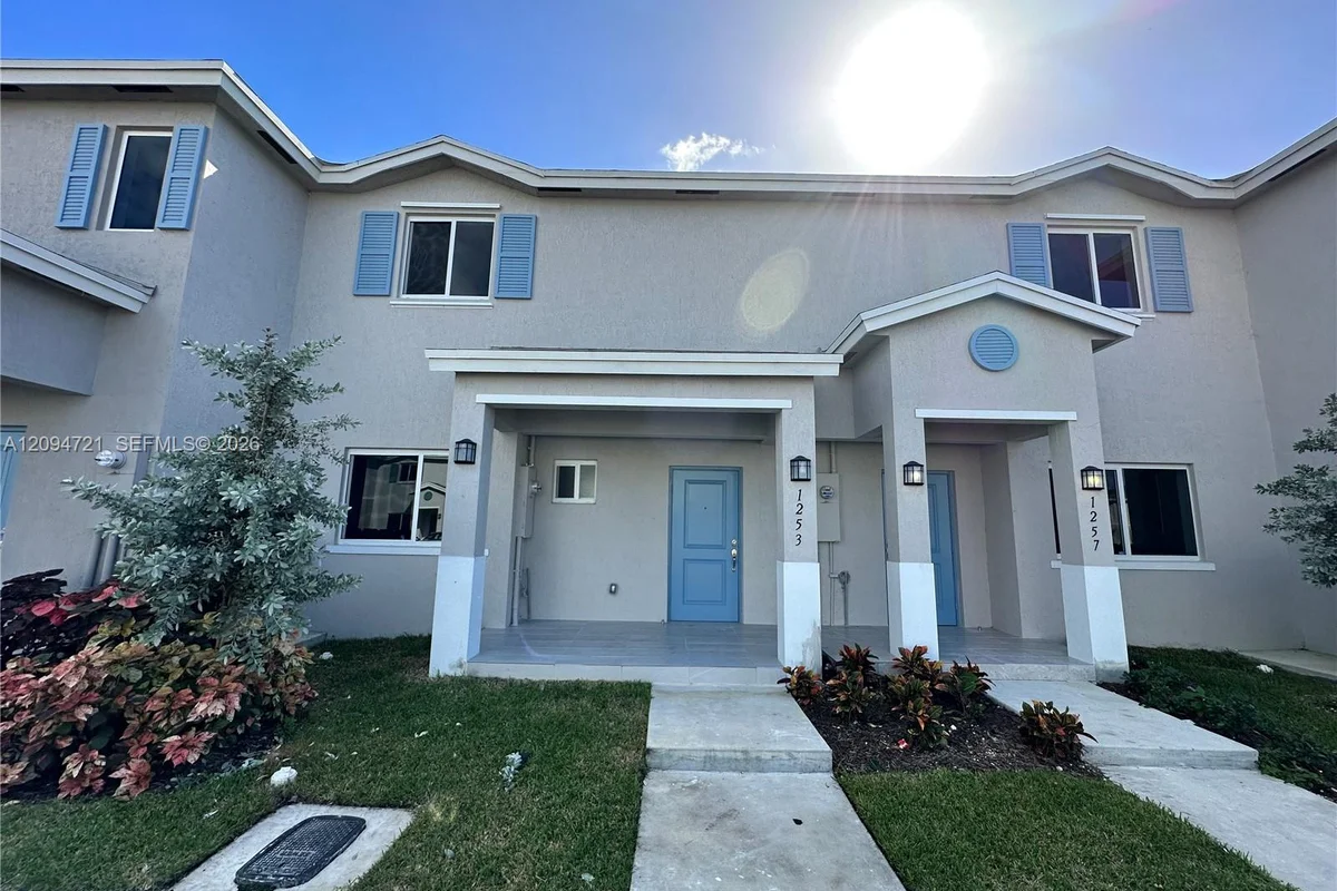 1245 NW 3rd Ln, Florida City: photo 1 of 20