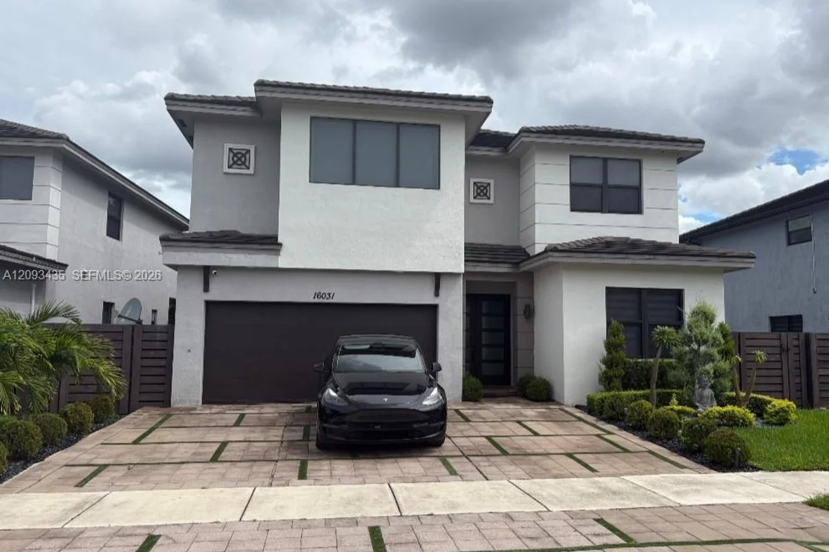 16031 NW 89th Ct, Miami Lakes: photo 1 of 11