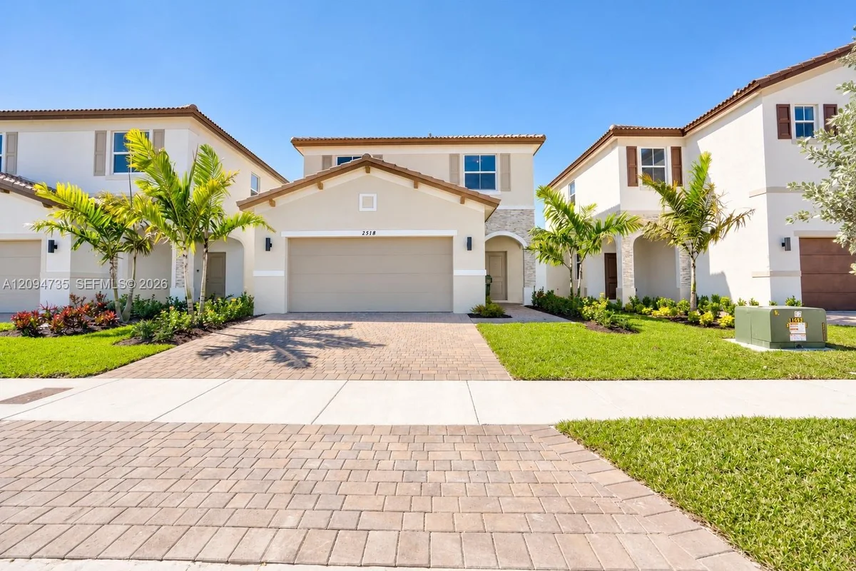 2518 SE 26th Ter, Homestead: photo 1 of 23