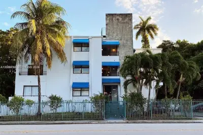 950 NW 11th St #1C, Miami: photo 1 of 11