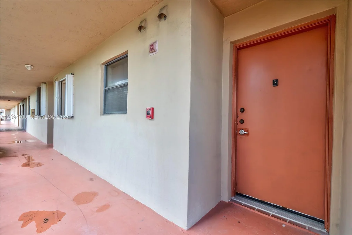 10253 NW 9th St Cir #407-6, Miami: photo 1 of 29