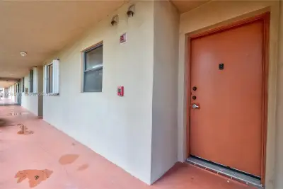 10253 NW 9th St Cir #407-6, Miami: photo 1 of 29
