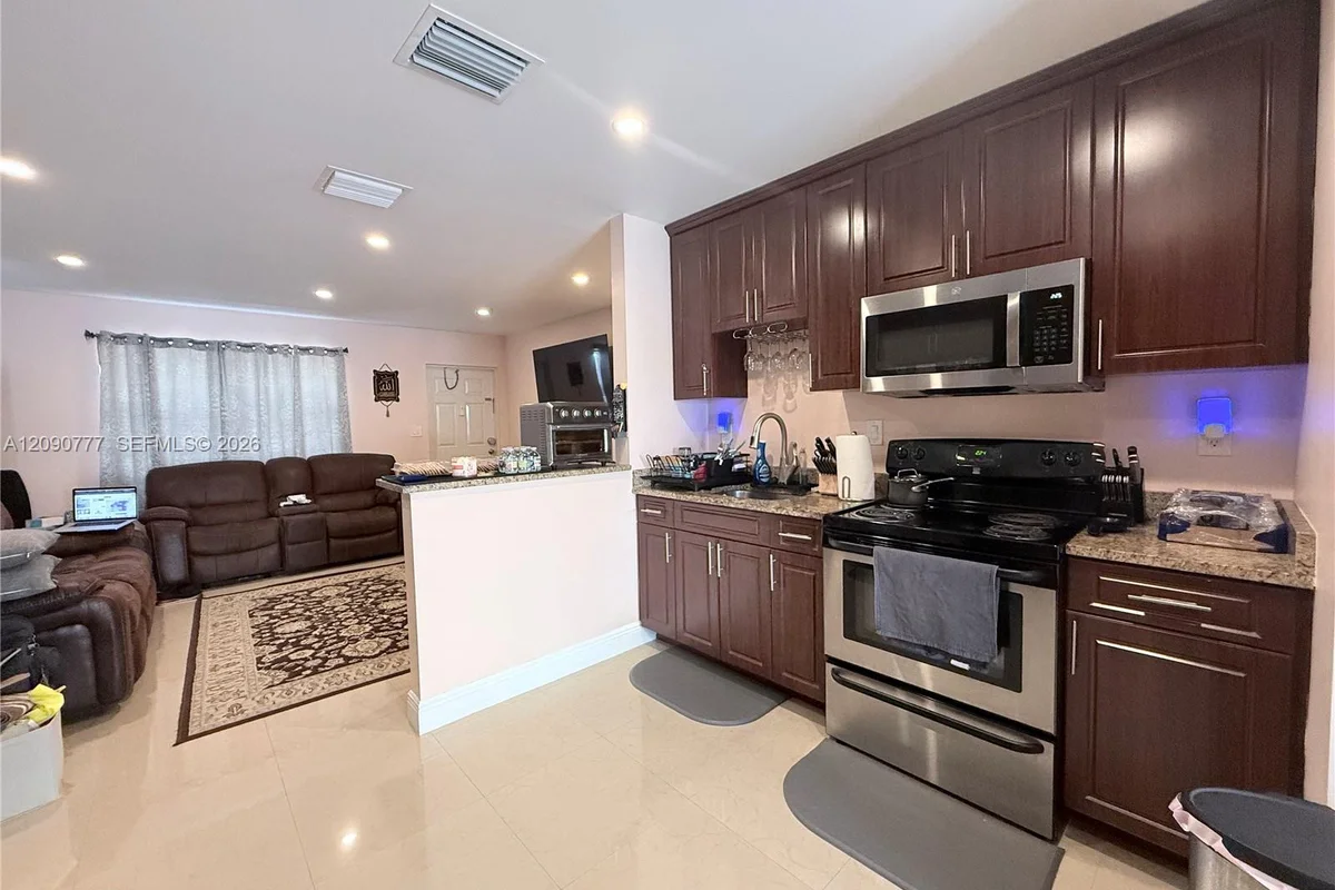 1878 NW 45th Ct, Tamarac: photo 1 of 15