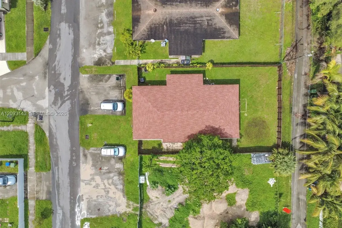 401 SW 4th Ter, Hallandale Beach: photo 1 of 31