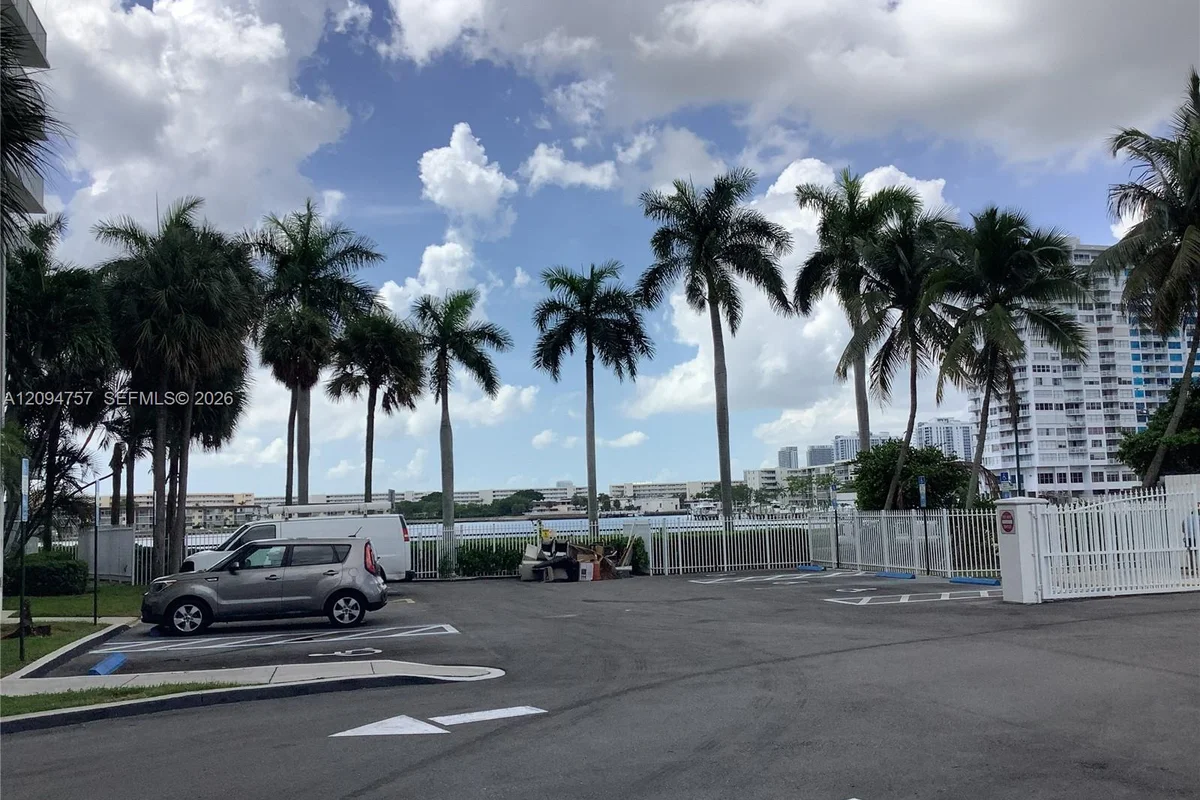 2801 NE 183rd St #111W, Aventura: photo 1 of 8