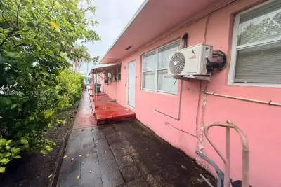 3070 NW 20th St #2, Miami: photo 1 of 13
