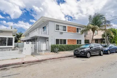 7911 Abbott Ave #8, Miami Beach: photo 1 of 16