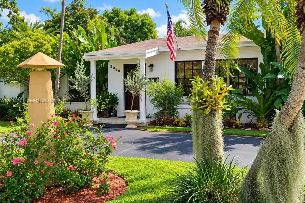 2080 Keystone Blvd, North Miami: photo 1 of 8