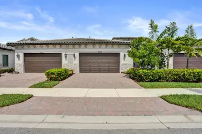 8336 W Blue Spring Dr, Parkland: photo 1 of 40