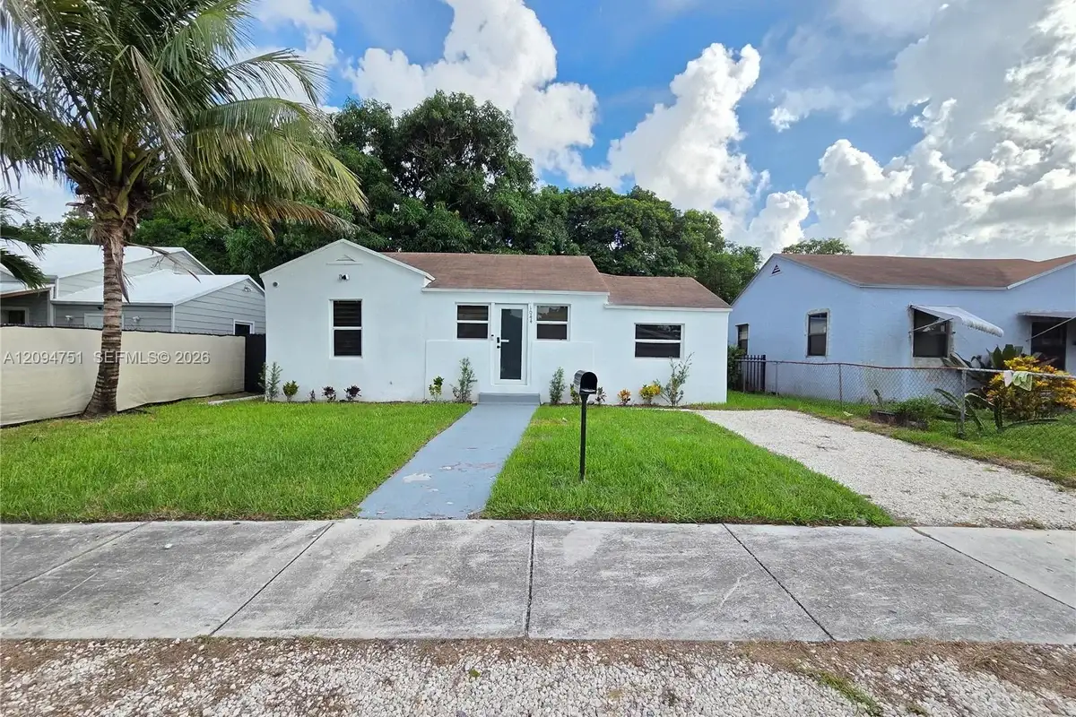 1044 NW 64th St, Miami: photo 1 of 19