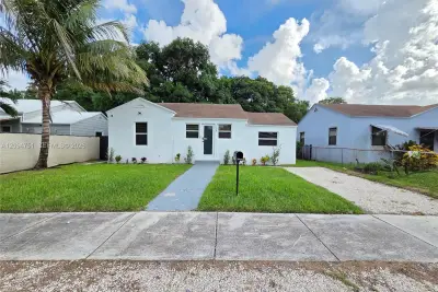 1044 NW 64th St, Miami: photo 1 of 19
