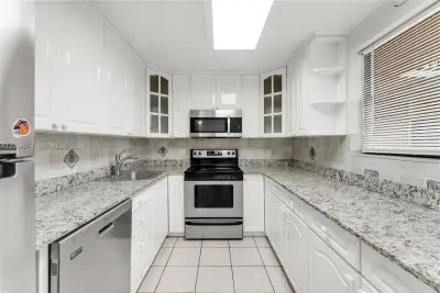 10425 SW 112th Ave #220, Miami: photo 1 of 14