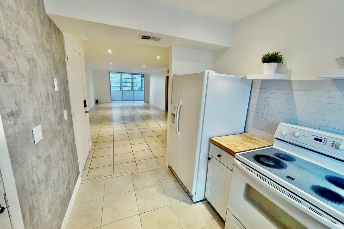 1410 S Federal Hwy #205, Lake Worth Beach: photo 1 of 11