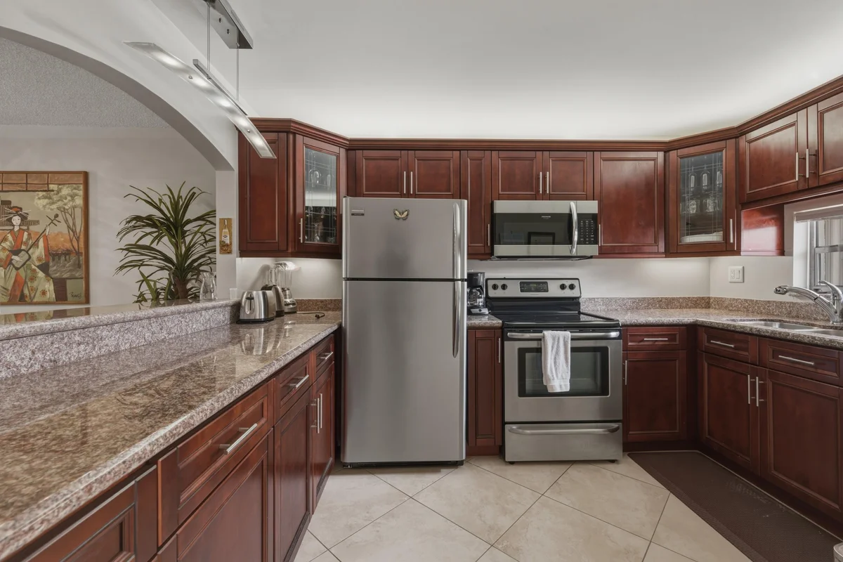 811 S Hollybrook Dr #202, Pembroke Pines: photo 1 of 50