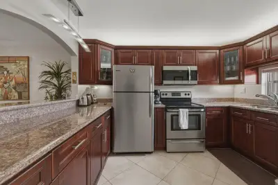 811 S Hollybrook Dr #202, Pembroke Pines: photo 1 of 50