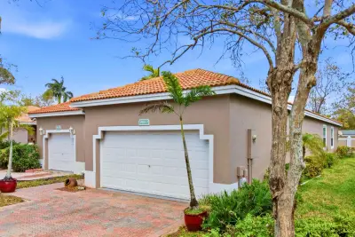 2920 E Aragon Blvd #3, Sunrise: photo 1 of 52