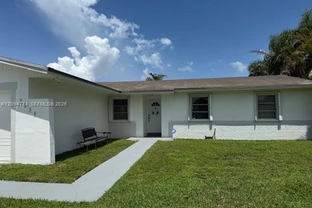 7235 SW 131st Ave, Miami: photo 1 of 10