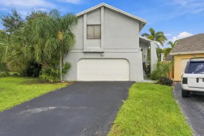 3528 NW 73rd Way, Coral Springs: photo 1 of 21