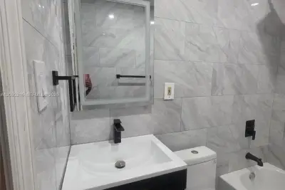 9624 NW, Miami: photo 1 of 6