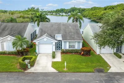 640 SE 22nd Ln, Homestead: photo 1 of 26