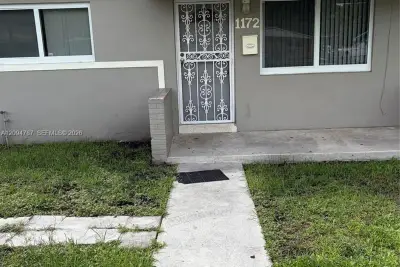 1172 NW 100th Ter, Miami: photo 1 of 12