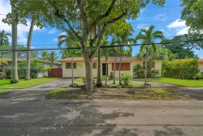 13205 NE 2nd Ave, North Miami: photo 1 of 29