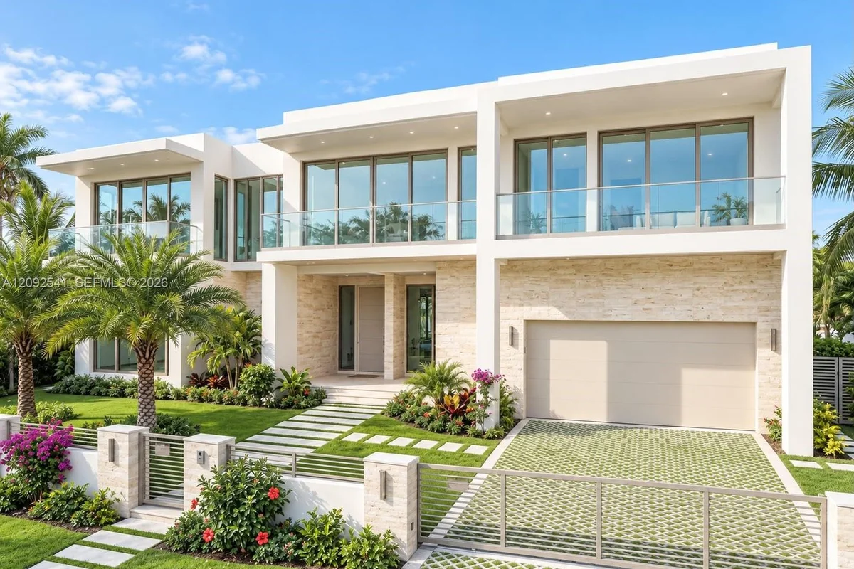 2000 S Hibiscus Dr, North Miami: photo 1 of 13