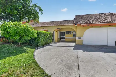 4460 NE 5th Ave, Boca Raton: photo 1 of 52