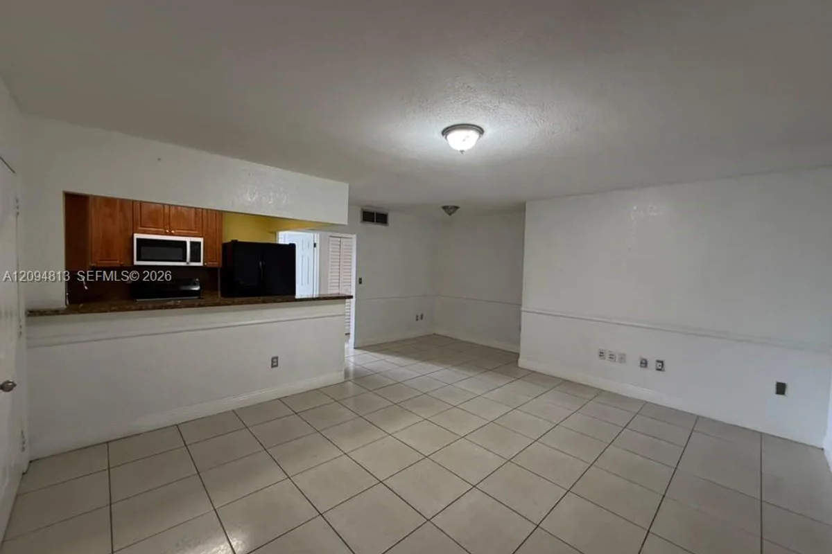 4050 NW 135th St #16-1, Opa-locka: photo 1 of 10