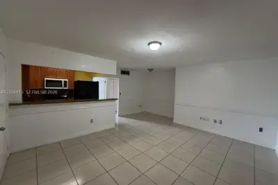 4050 NW 135th St #16-1, Opa-locka: photo 1 of 10