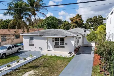 2862 SW 38th Ct #1, Miami: photo 1 of 10