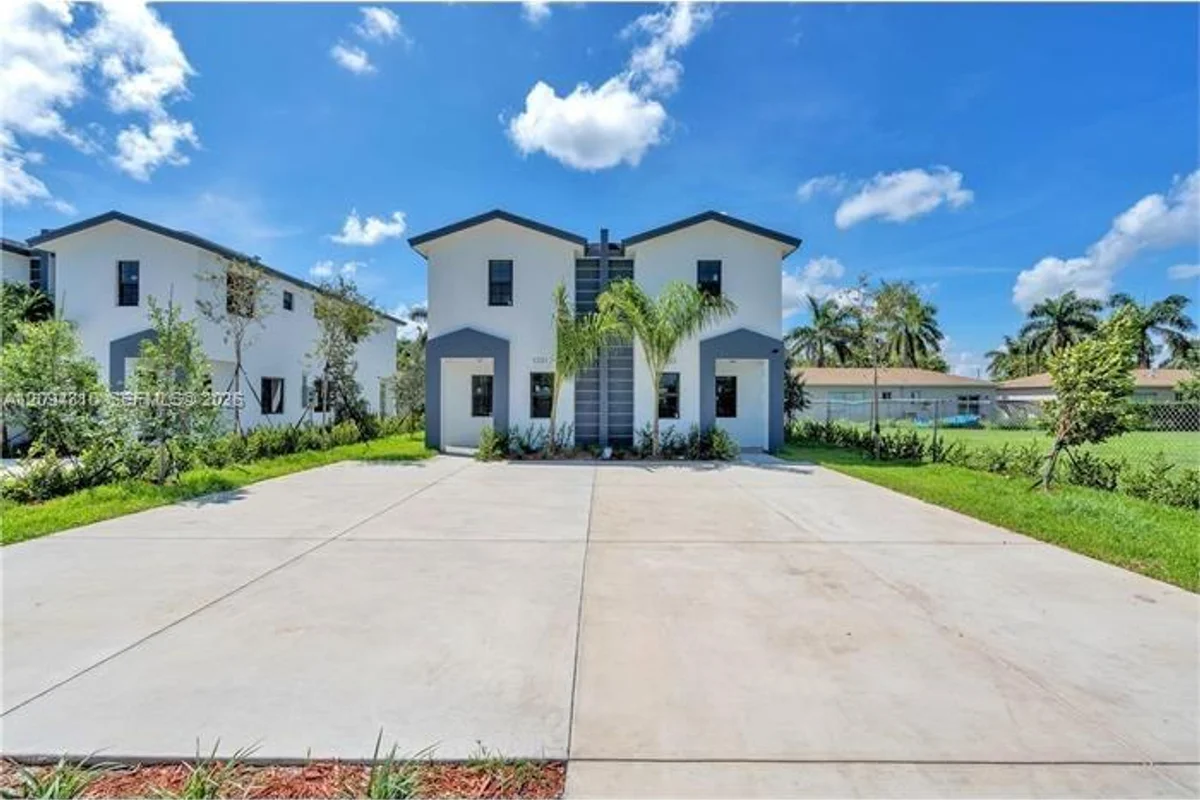 1231-1233 NW 9 Ave, Florida City: photo 1 of 20