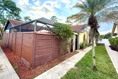 1275 Periwinkle Pl, Wellington: photo 1 of 21