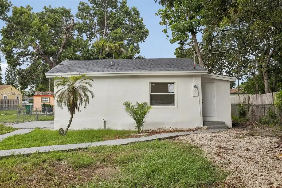 1063 NW 55th Ter, Miami: photo 1 of 27