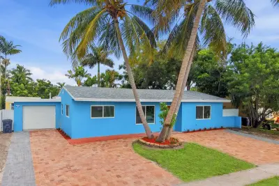 1421 Crest Dr, Lake Worth: photo 1 of 47