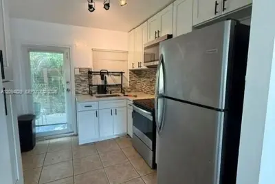 1150 SW 26th Ave #1-2, Fort Lauderdale: photo 1 of 13