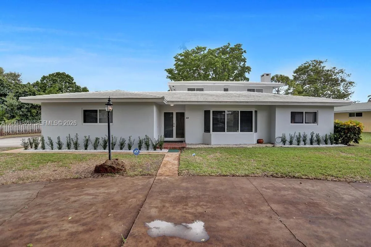 63 SE 5th Ave, Deerfield Beach: photo 1 of 50