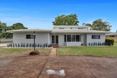 63 SE 5th Ave, Deerfield Beach: photo 1 of 50