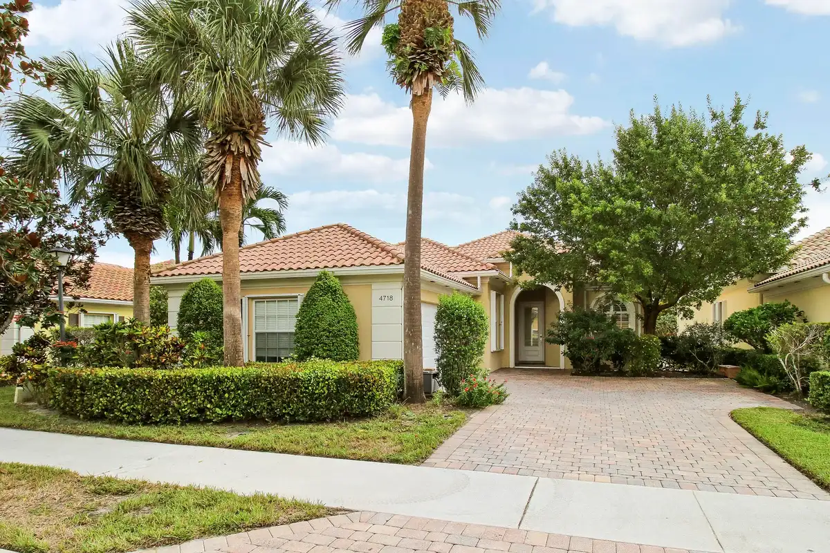 4718 Dovehill Dr, Palm Beach Gardens: photo 1 of 58