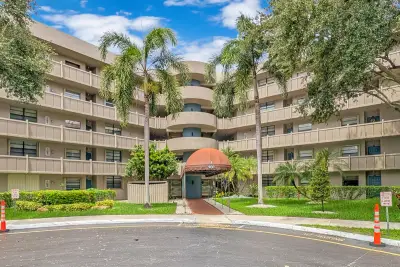 900 Colony Point Cir #205, Pembroke Pines: photo 1 of 37
