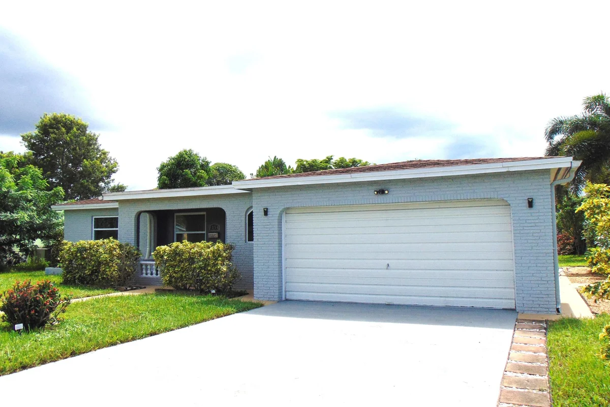 6854 NW 3rd St, Margate: photo 1 of 42