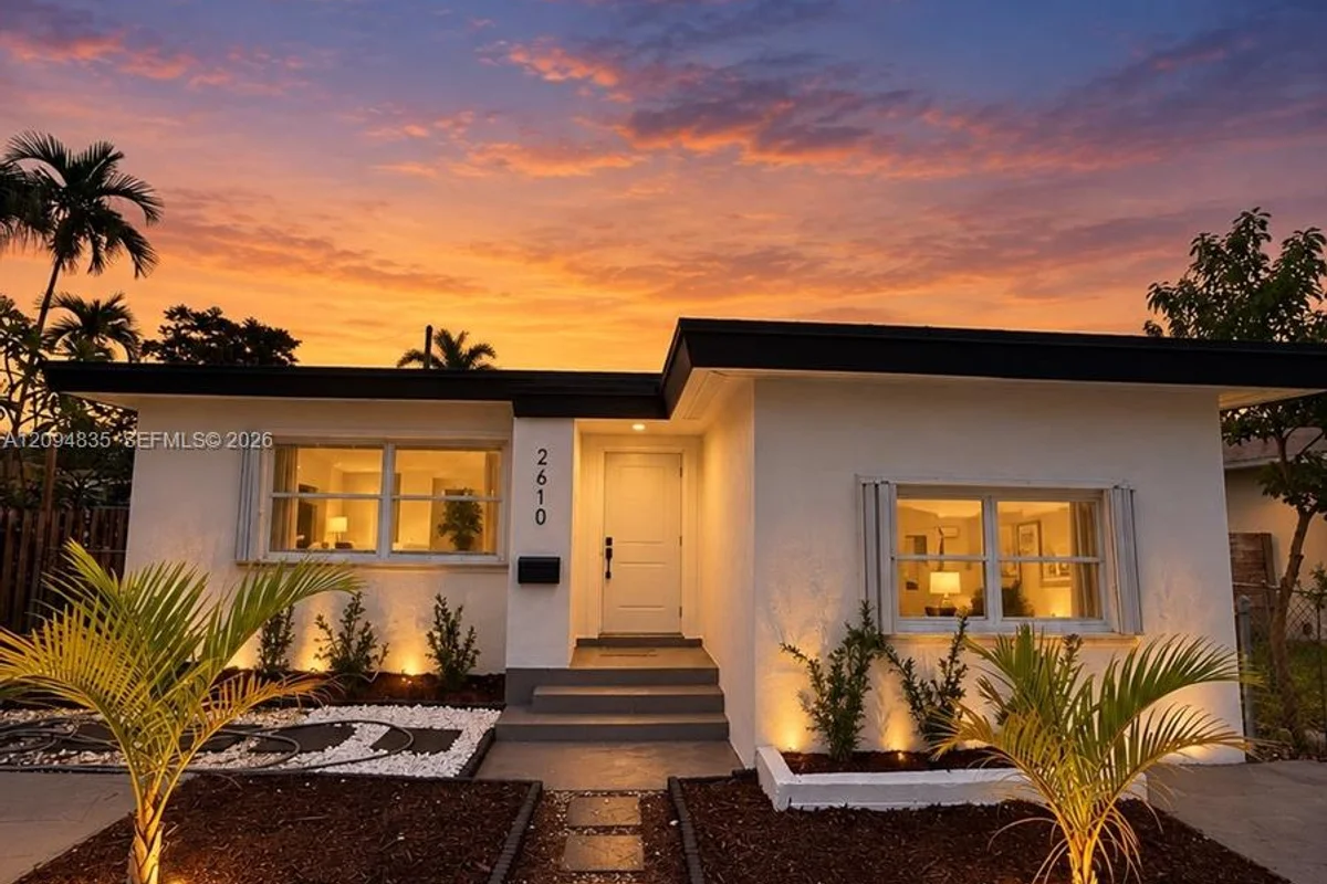 2610 Pierce St, Hollywood: photo 1 of 42
