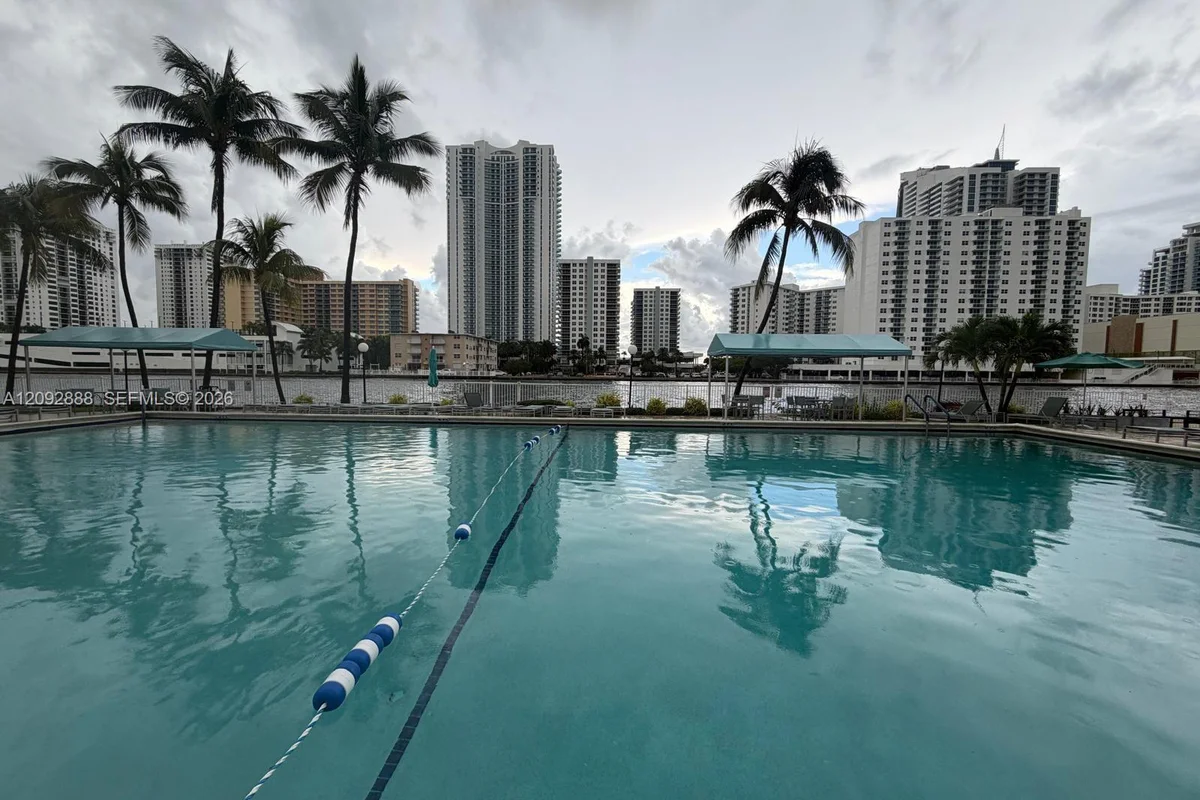 1000 Parkview Dr #507, Hallandale Beach: photo 1 of 40