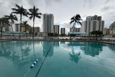 1000 Parkview Dr #507, Hallandale Beach: photo 1 of 40
